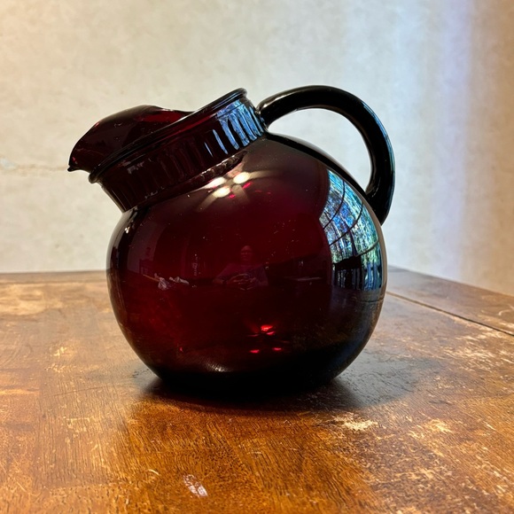 Vintage Anchor Hocking Ruby Red Glass Tilted Pitcher Flaw READ - Picture 1 of 10